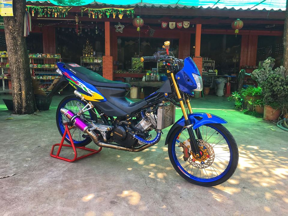 Sonic 125 do su hoi sinh gian don gay an tuong cua biker Thailand - 3