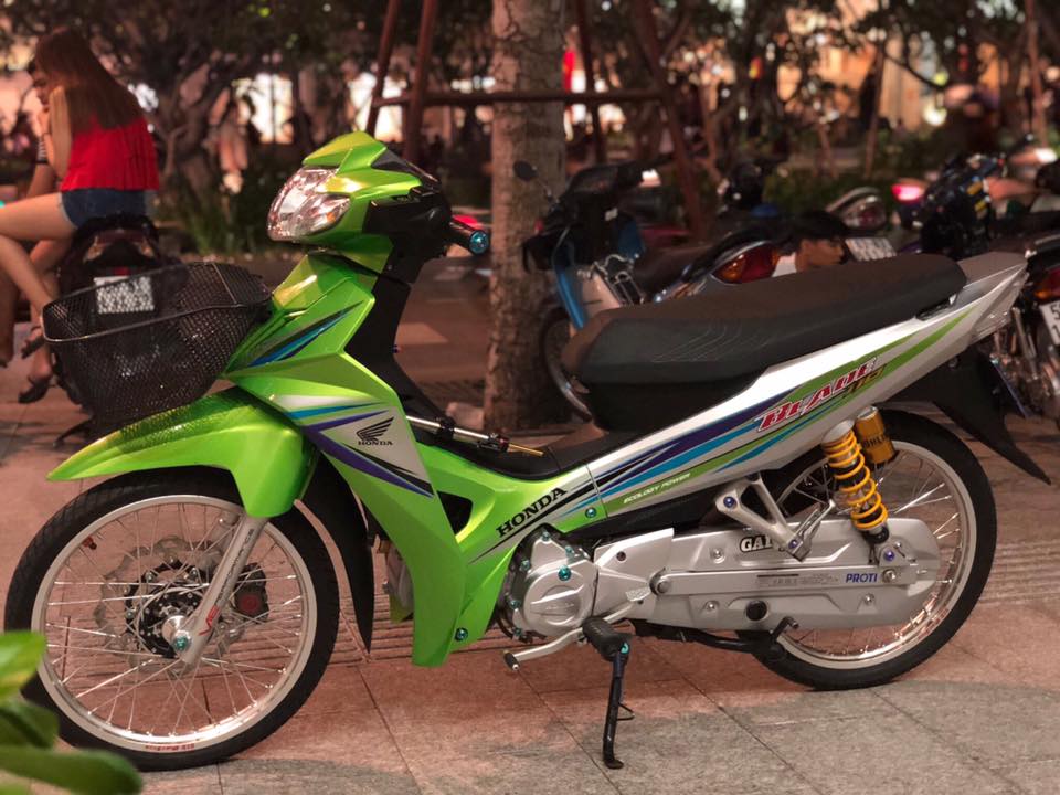 Honda Blade 110 do cuc khung voi loat do choi chat cua Biker Tan Binh - 5