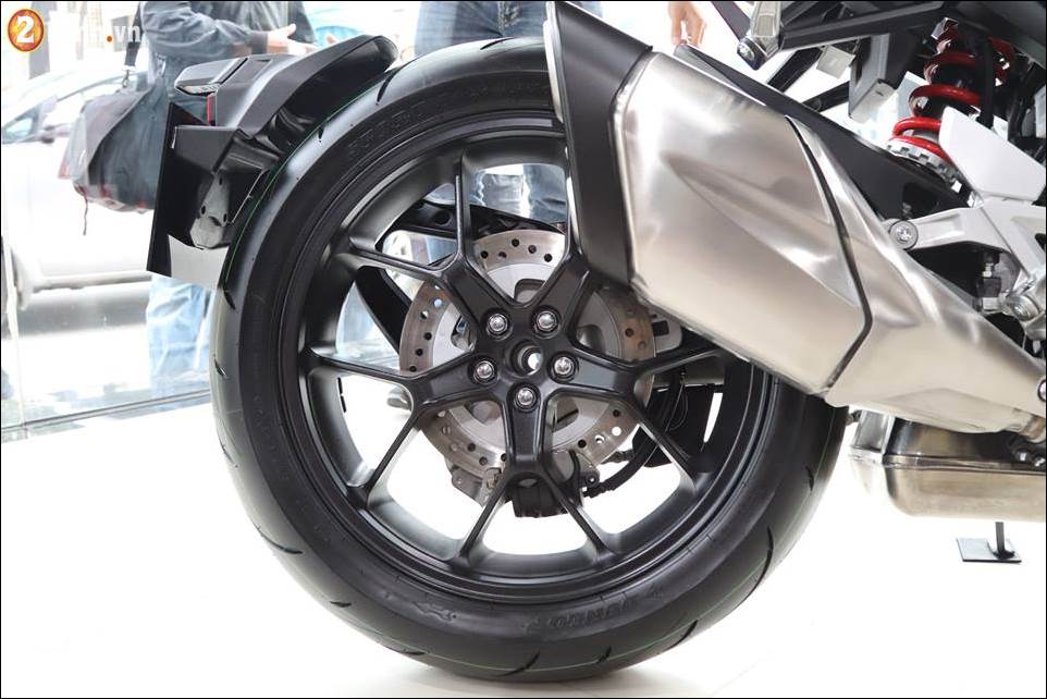 Honda CB1000R 2018 co gia 468 trieu VND tai Showroom Honda Moto Viet Nam - 12