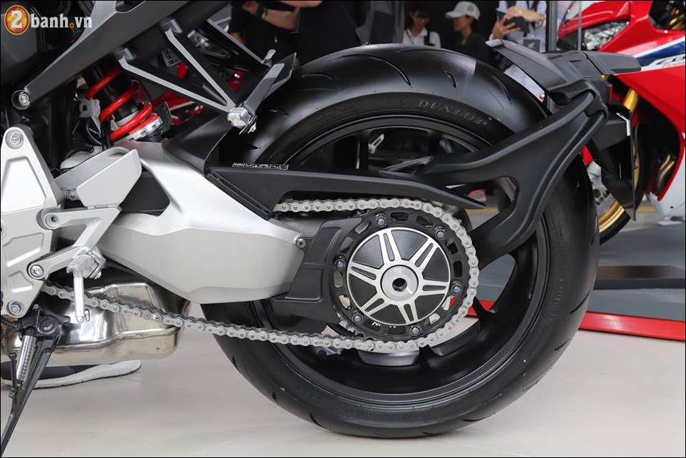 Honda CB1000R 2018 co gia 468 trieu VND tai Showroom Honda Moto Viet Nam - 14