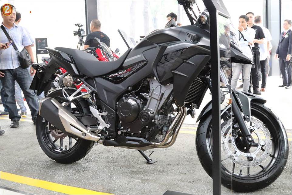 Honda CB500X 2018 co gia 180 trieu VND ra mat tai Showroom Honda Moto Viet Nam - 2