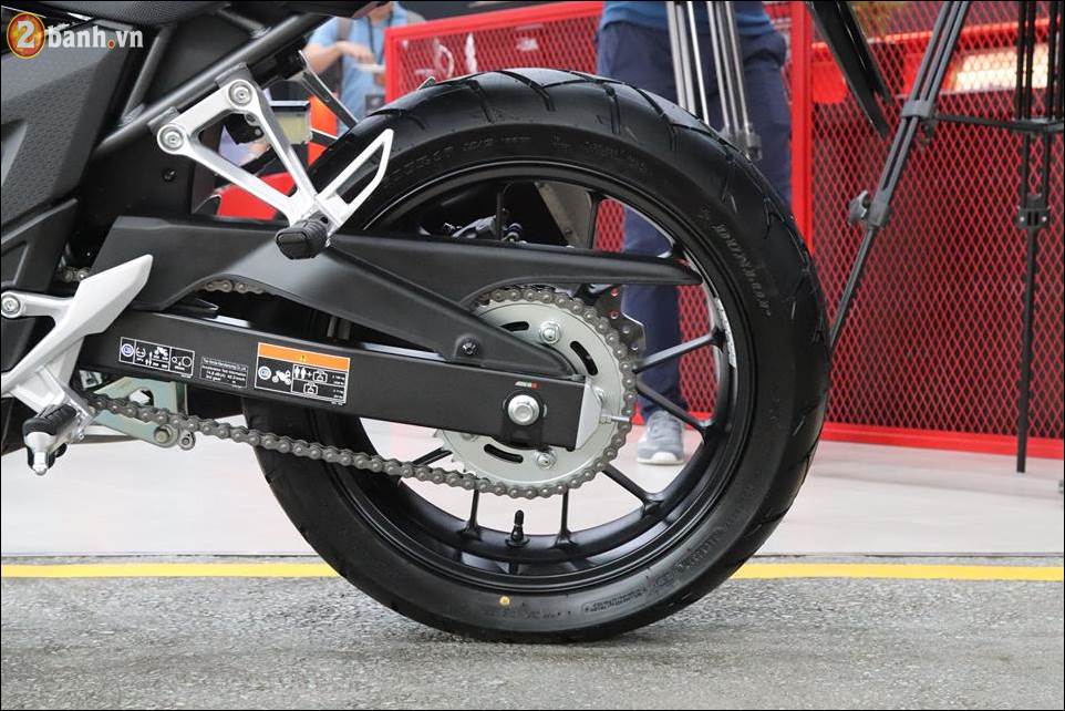 Honda CB500X 2018 co gia 180 trieu VND ra mat tai Showroom Honda Moto Viet Nam - 12