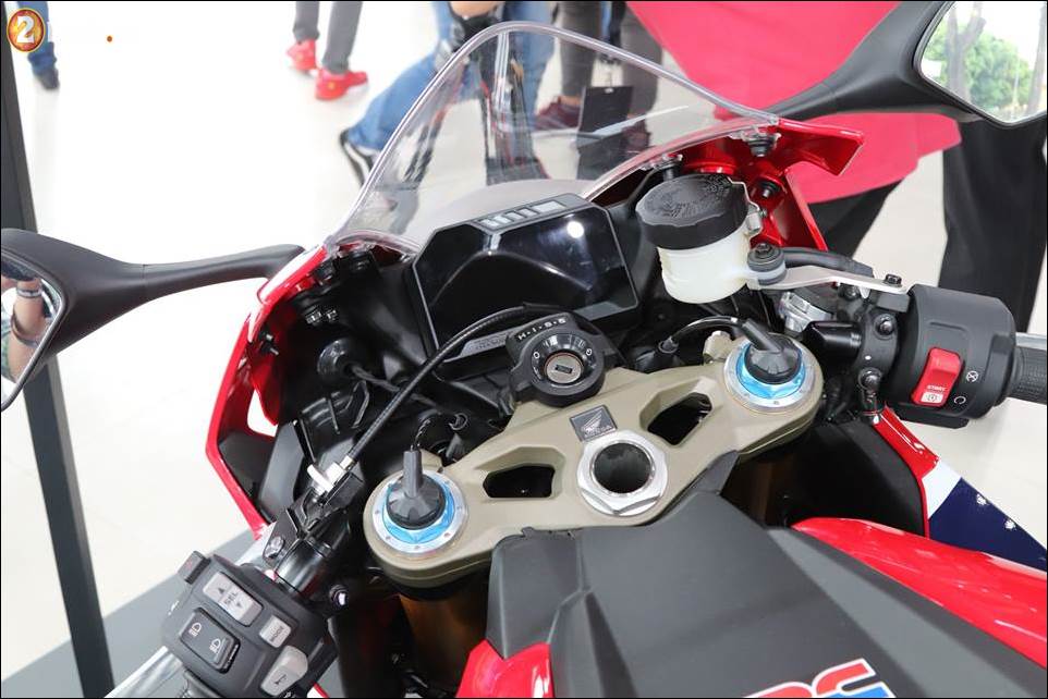 Honda CBR1000RR Fireblade SP 2018 gia 678 trieu VND tai Showroom Honda Moto Viet Nam - 4