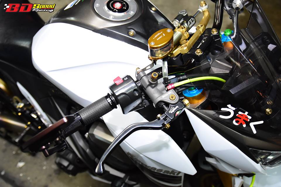 Kawasaki z800 độ bá cháy cùng tông màu trắng tinh khôi