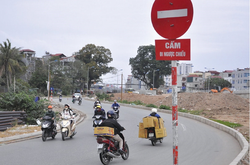 Loi di nguoc chieu phat bao nhieu tien - 3