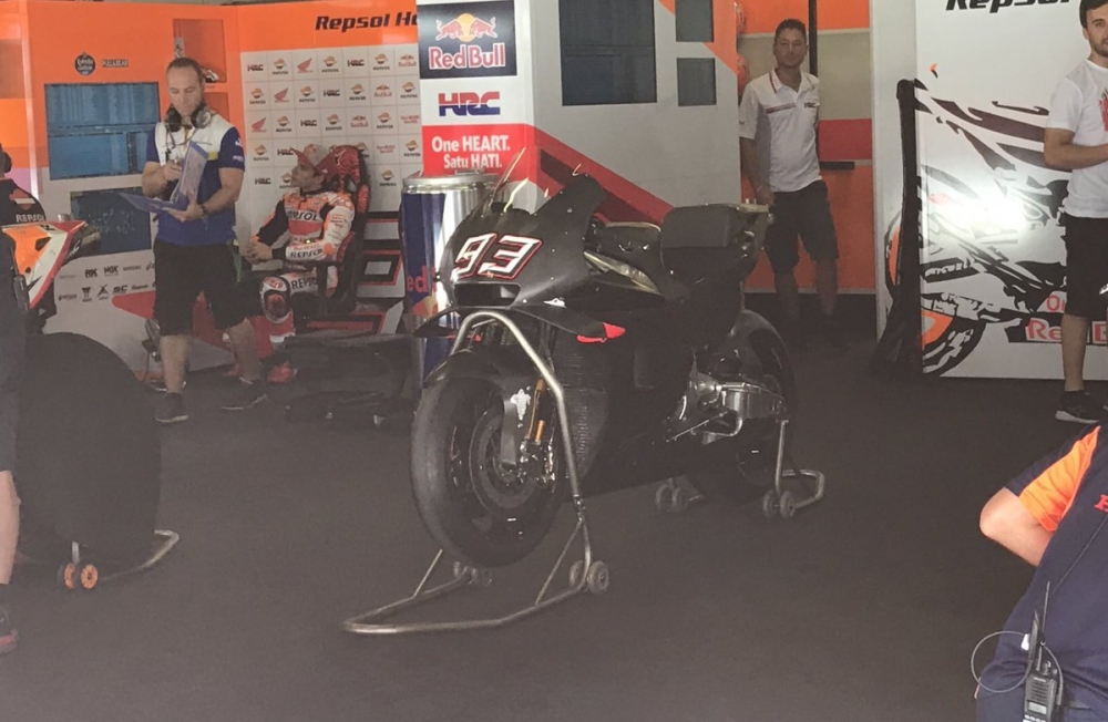 Xuat hien Marquez chay thu RC213V 2019 chuan bi cho giai dua MotoGP 2019 - 4