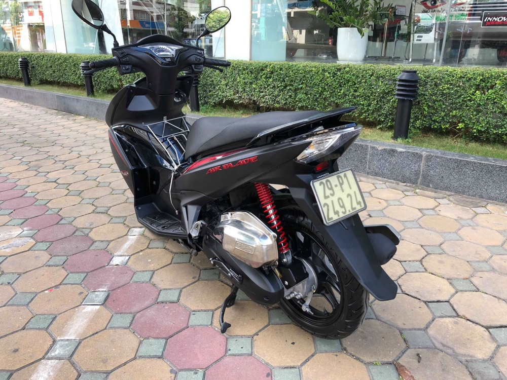 Air blade 125 Black den san 29P 24924 khoa bam remote cao cap 36 trieu cho nguoi can dung - 2
