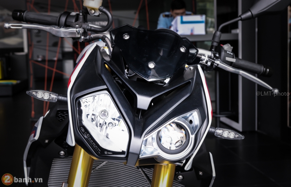 Can canh BMW S1000R 2018 full option co gia tu 529 trieu VND tai Viet Nam - 2