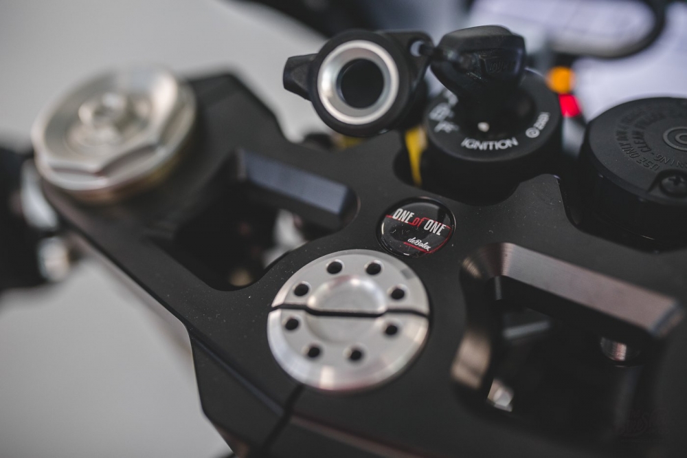 Ducati Scrambler 1100 ban do Cafe Racer den tu DeBolex - 6