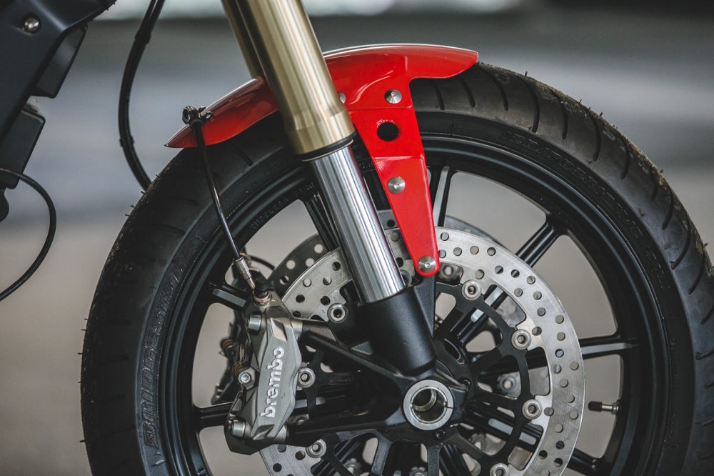 Ducati Scrambler 1100 ban do Cafe Racer den tu DeBolex - 14