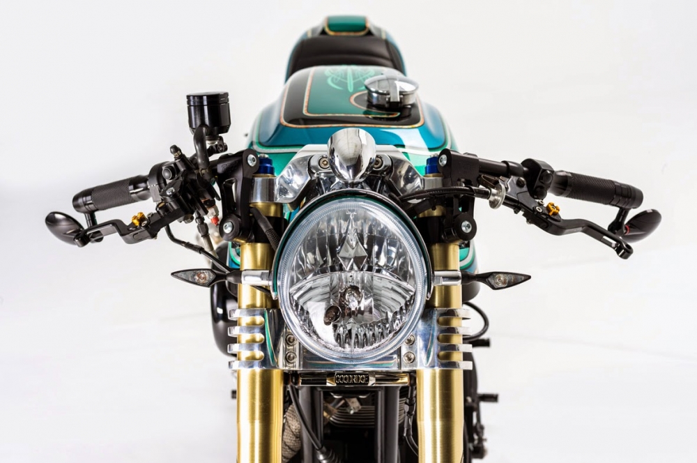 Harley Davidson Sportster 883 ban do Cafe Racer den tu Matt Black Customs - 3