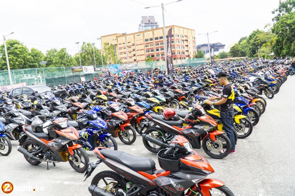 Hon 5000 biker tham gia ngay hoi Mega Gathering Y15ZR Malaysia tai MITC Melaka