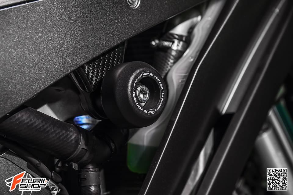 Kawasaki ZX10R ban do cang det voi mau ao Matte Black - 7