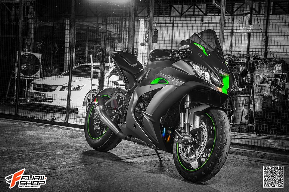 Kawasaki ZX10R ban do cang det voi mau ao Matte Black - 13