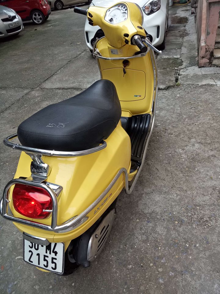 Ban vespa LX vang 125 Viet Nam khoa tu chan chong dien 30M 2155 nu sd rat moi gap gia thoa thuan cho