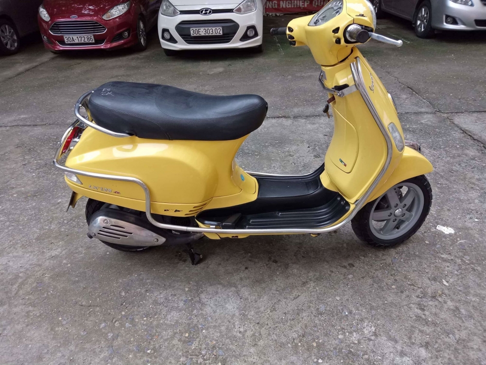 Ban vespa LX vang 125 Viet Nam khoa tu chan chong dien 30M 2155 nu sd rat moi gap gia thoa thuan cho - 3