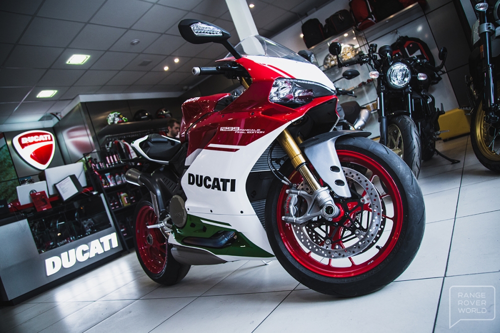 Can canh DUCATI 1299 PANIGALE R FINAL EDITION gia 40000 USD
