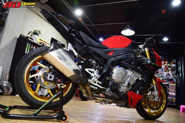 BMW S1000R Ve dep nong bong den tu nhung trang bi dat tien - 11