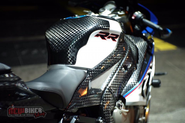 BMW S1000RR hoan thien voi than hinh full Carbon fiber - 5