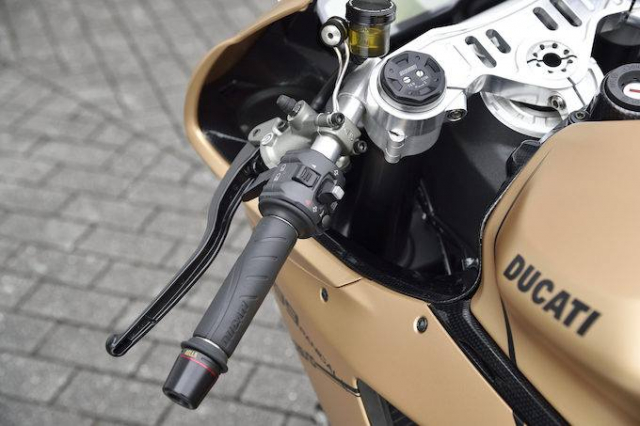 Ducati 899 Panigale do kich doc voi mau ao vang xam - 5
