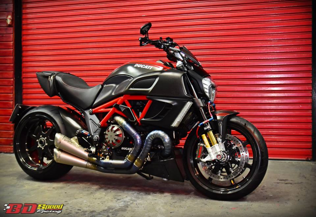 Ducati Diavel Ga quai vat do khung voi goi trang bi tu Moto Corse - 3