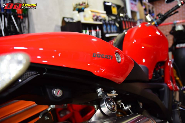 Ducati Monster 1100S do cuc chat voi dan chan khung - 10