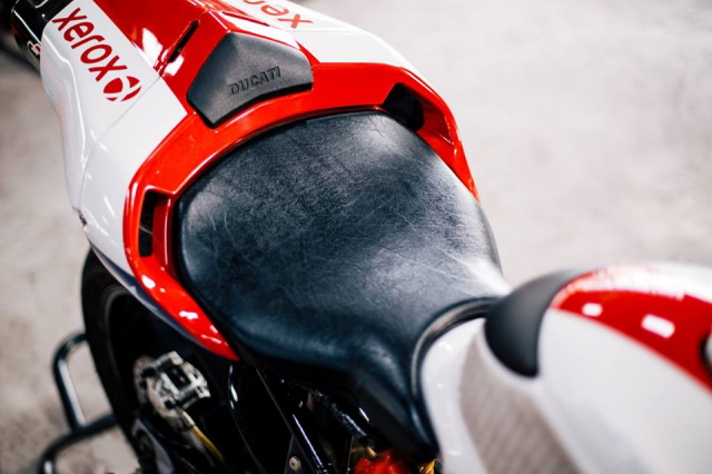 Ducati 999S SuperSport Huyen thoai khoe dang duoi gam garage - 8