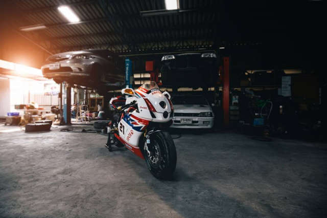 Ducati 999S SuperSport Huyen thoai khoe dang duoi gam garage - 14