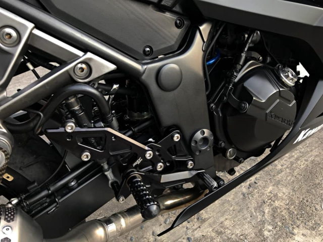 Kawasaki ninja 300 nâng cấp đầy tinh tế với gam màu matte black