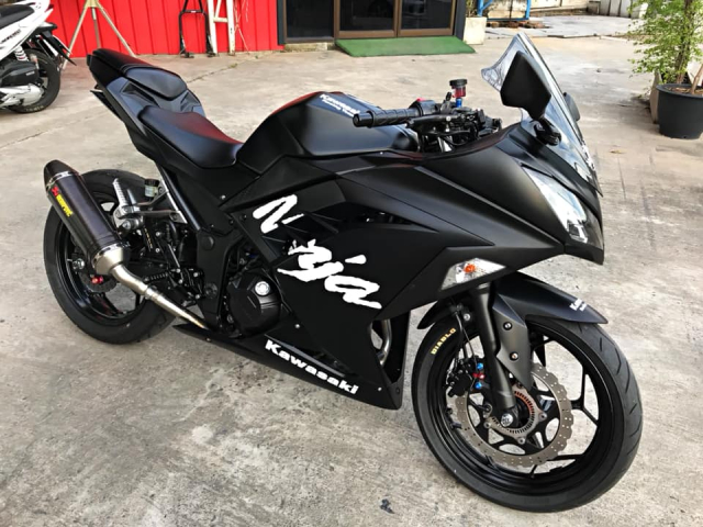 Kawasaki Ninja 300 nang cap day tinh te voi gam mau Matte Black - 7