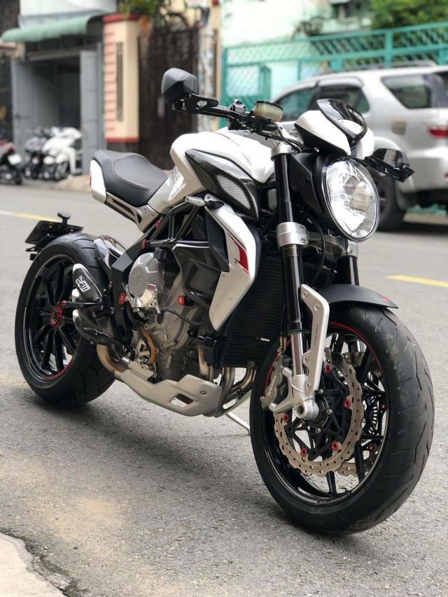 __Can Ban MV AGUSTA Dragster 800 ABS date 2015 mau trang odo 5000km HQCN ngay chu dung ban - 4