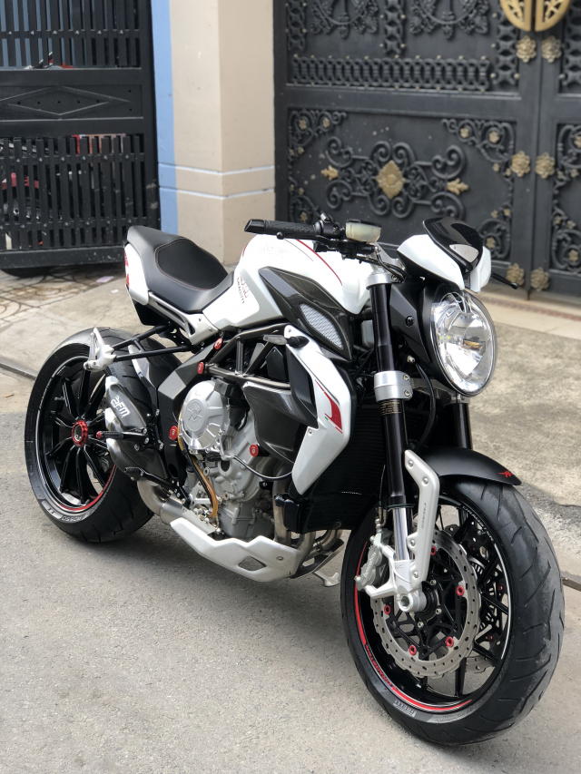 __Can Ban MV AGUSTA Dragster 800 ABS date 2015 mau trang odo 5000km HQCN ngay chu dung ban - 8