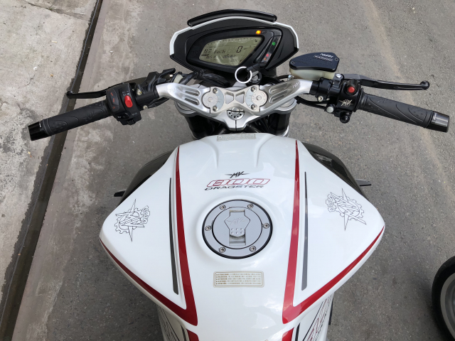 __Can Ban MV AGUSTA Dragster 800 ABS date 2015 mau trang odo 5000km HQCN ngay chu dung ban - 9