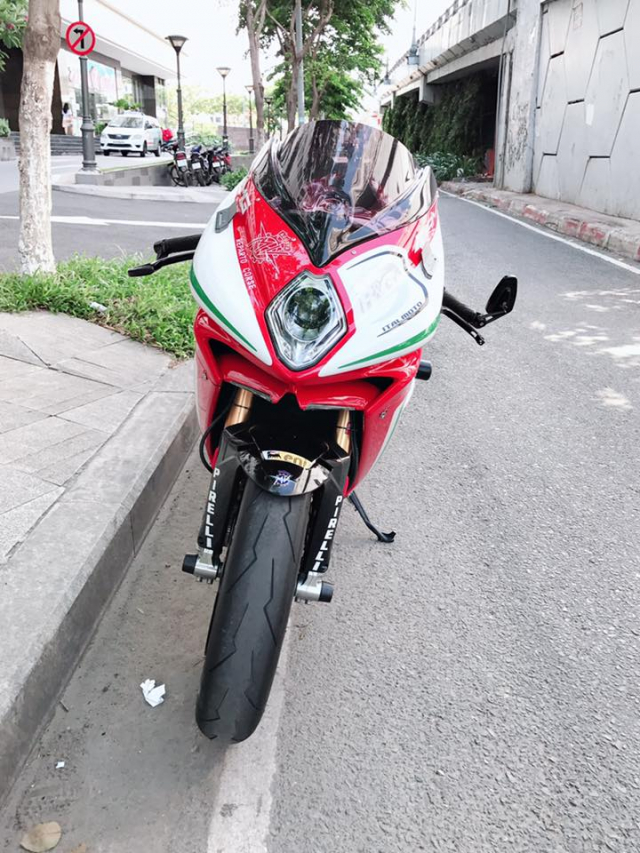 Can ban MV Agusta F4RC limited 147250con tren toan the gioi o viet nam co dung 1 be nay nha ACE - 10