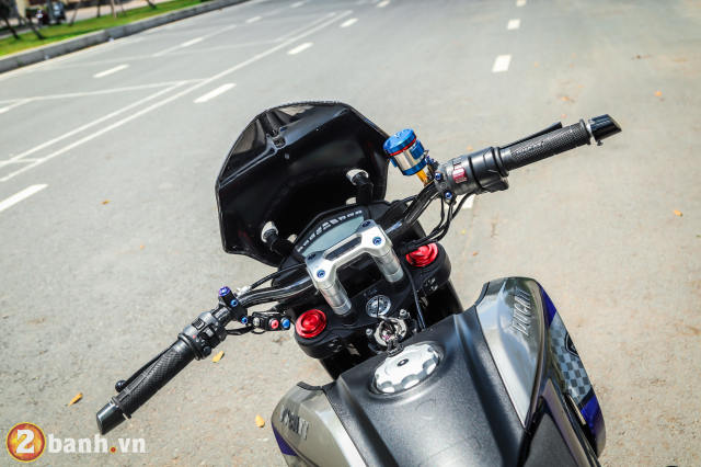 Ducati Hyperstrada Manh thu day loi cuon tren duong pho Viet - 7