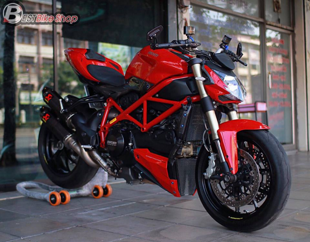 Ducati StreetFighter 848 do chat ngat voi dan option hang hieu - 3