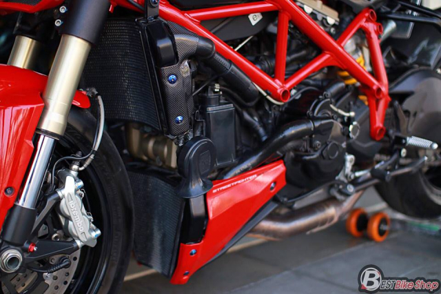 Ducati StreetFighter 848 do chat ngat voi dan option hang hieu - 11