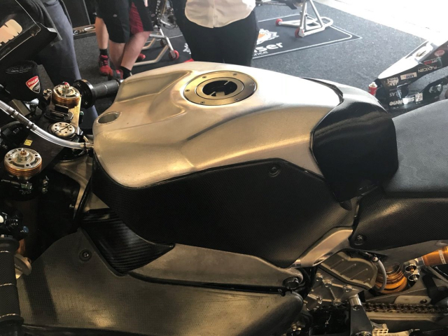 Ducati V4R xuat hien tren duong dua lay cam hung cho MotoGP - 5