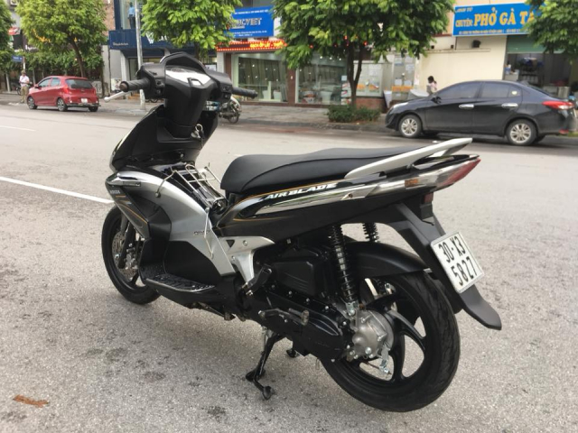 Honda Airblade Fi 110cc mau den 6 nan bien HN - 6