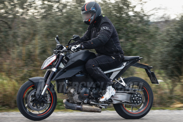 KTM 1290 Super Duke R 2019 duoc cong bo voi nhieu thay doi - 5