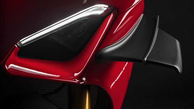 Ducati V4R Panigale 2019 ra mat voi bo canh Carbon dac trung moi - 3
