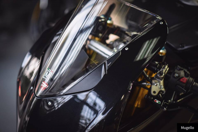 Ducati V4S Panigale ve dep toan nang voi trang bi full Black
