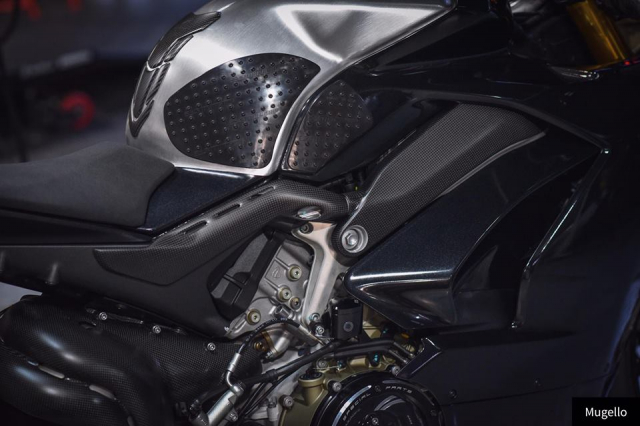 Ducati V4S Panigale ve dep toan nang voi trang bi full Black - 5