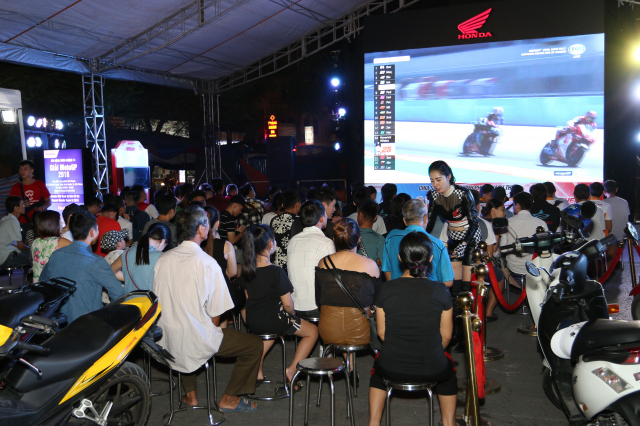 Honda Viet Nam mang chang cuoi giai dua MotoGP 2018 bung no tai thu do Ha Noi - 2