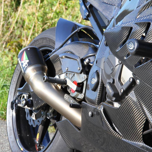 BMW S1000RR do chat choi theo phong cach Full Carbon - 7