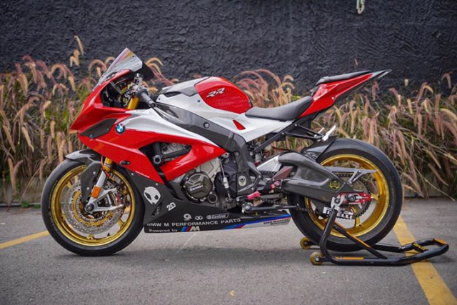 BMW S1000RR do nong bong voi dan do choi dinh cao - 17