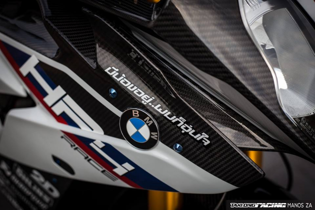 BMW S1000RR do sieu khung voi phong cach HP4 Race don giang sinh cung nguoi em BMW C650 - 5
