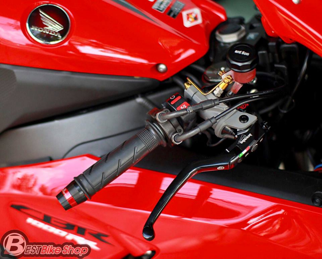 Honda CBR1000RR do sac so voi phong cach Full Red - 5
