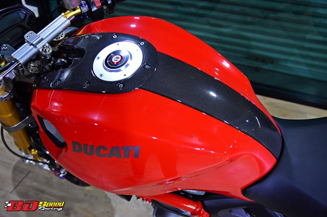 Ducati Monster 1100S ve dep hung hon cua ga Quai vat Y tren dat Thai - 11