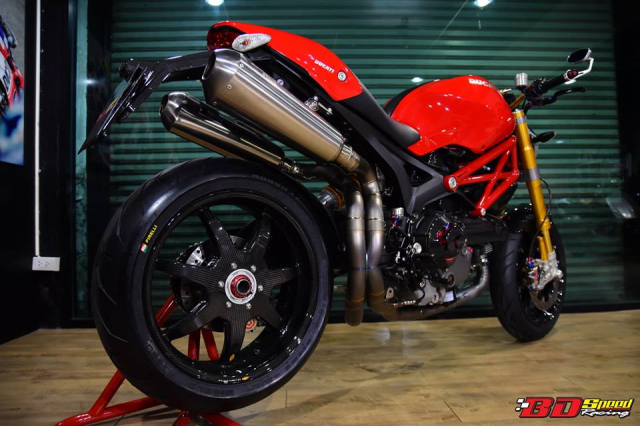 Ducati Monster 1100S ve dep hung hon cua ga Quai vat Y tren dat Thai - 35